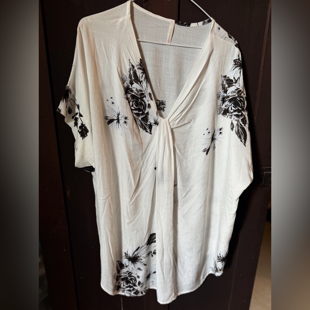 Lime N Chili women’s Large blouse